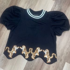 Queen of sparkles tiger scalloped hem sweatshirt size medium